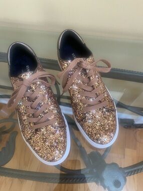 Kenneth Cole women's 7 Metallic Rose Gold Glitter Sneakers with Techni-Cole